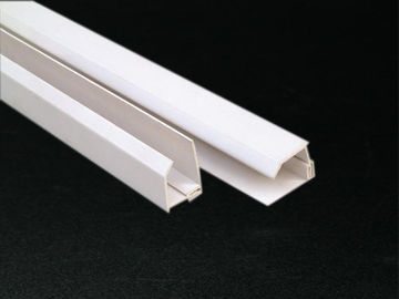 Branco celular da laminação da guarnição do PVC do tampão de extremidade do PVC personalizado