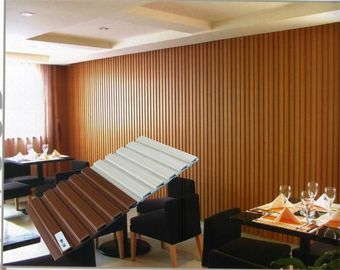 Revestimento de madeira Rotproof Soncap da parede do painel WPC da sala do café
