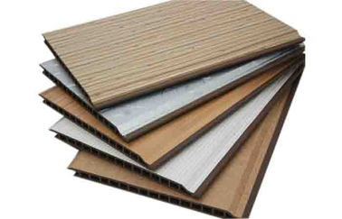 V o PVC de madeira da grão dos painéis de teto do PVC de Gap almofada telhas do teto do PVC da decoração