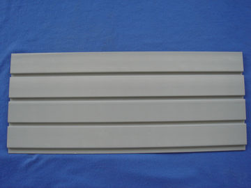 Painéis de parede cinzentos do armazenamento do PVC composto plástico de madeira de um SlatWall de 4 polegadas