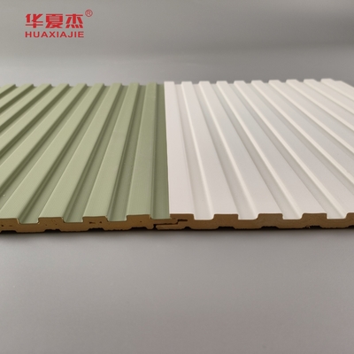Venda a retalho de painéis de parede laminados de PVC verde e branco e de placas de PVC para decoração interior