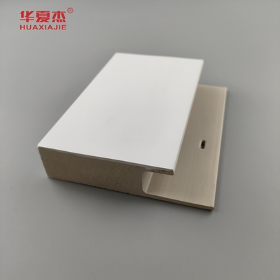 Capa branca e resistente Cássaro plano J canal Branco Superfície lisa Wpc Quadro de porta Decoração interior