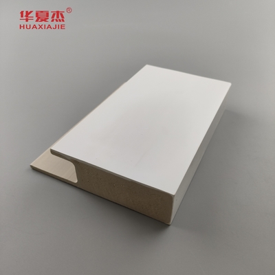 Capa branca e resistente Cássaro plano J canal Branco Superfície lisa Wpc Quadro de porta Decoração interior