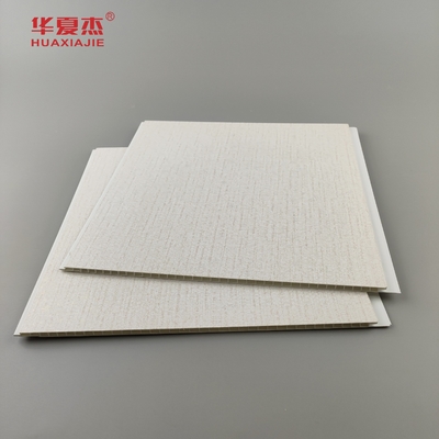 Vendas de fábrica de painéis de parede interiores de pvc estampado a quente grãos de madeira pvc tecto material de construção à prova de umidade