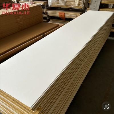 Painel de parede de wpc branco de alta qualidade 600x9mm painel de wpc laminado material de decoração impermeável