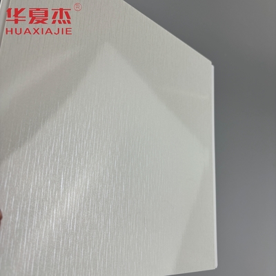 Placa de base branca com padrão metálico prateado painel de parede de PVC Decoração de teto painéis de PVC para apartamento