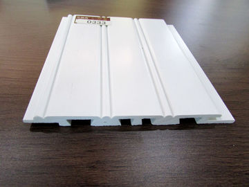 Bom preço Revestimento interior da parede do entabuamento WPC do Wainscoting do vinil de UPVC para proteger a parede da garagem on-line