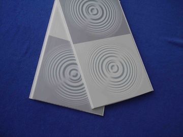Bom preço Painéis de teto impermeáveis do PVC das tiras de teto de UPVC para residencial on-line