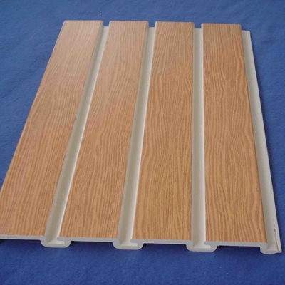 Pvc decorativo do painel de Slatwall da grão de madeira natural com ganchos do metal
