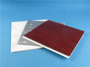 Bom preço Os painéis de parede de mármore de prata vermelhos brancos da cor UPVC, revestimento decorativo da parede cobrem on-line