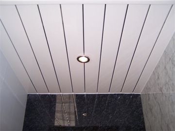 Bom preço O teto branco do PVC da resistência do envelhecimento telha os painéis para o hospital, escola on-line