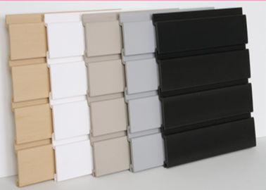 Bom preço 17g / Painéis laváveis do Pvc Slatwall do Cm, exposição da placa da veneziana do Pvc para a garagem on-line