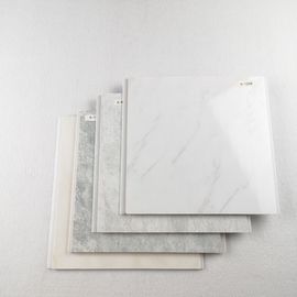 Bom preço Revestimento/folhas à prova de fogo da parede do PVC perfuradas para decorativo on-line