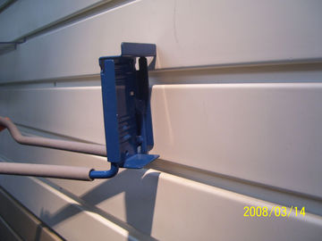Bom preço Cesta plástica decorativa do metal da exposição da loja do painel de Slatwall da garagem de Wpc on-line