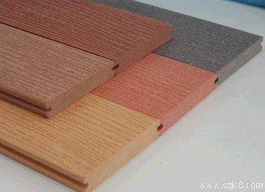 Bom preço Revestimento composto plástico de madeira colorido do Decking de Wpc para o espaço exterior 140 * 25mm on-line