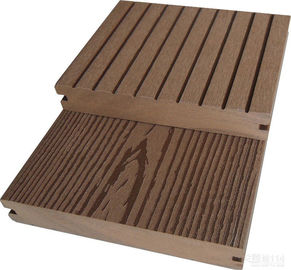 Bom preço Entabuamento de madeira composto contínuo 140mm x 25mm da espuma do Decking de Wpc on-line